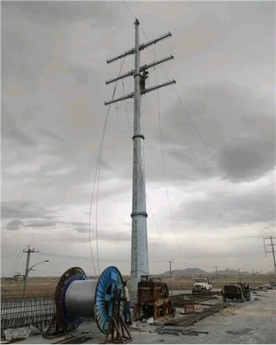 Monopoles tornis pārvades līnijai
